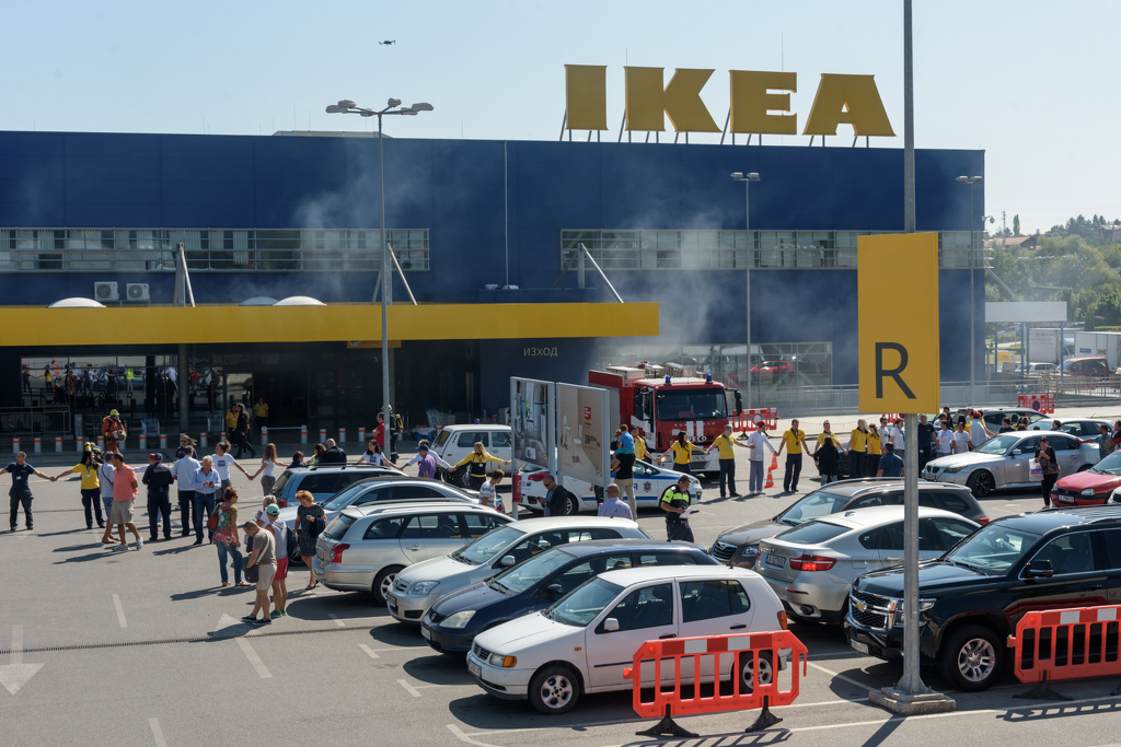 Ikea Provede Mashabna Uchebna Evakuaciya V Strudnichestvo S Organite Na Mvr